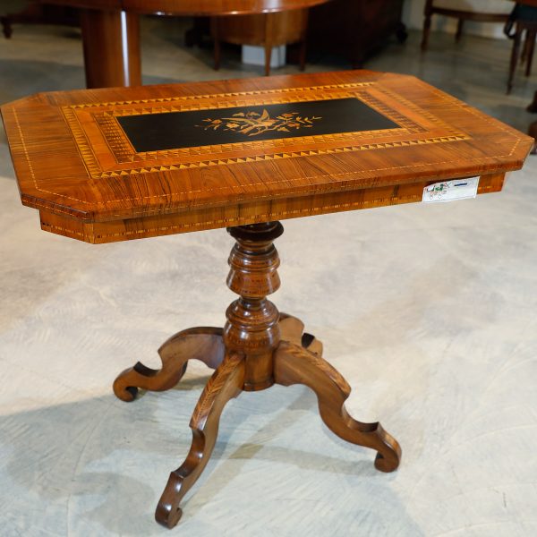 Tavolo sorrentino metà 1800 - Tavoli e Scrittoi
