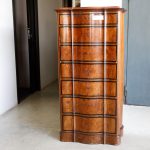 Commode in walnut with marble top, 18th century, French - Commodes Commode in walnut with marble top, 18th century, French - Commodes