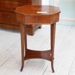 English desk in satinwood, late 19th century - Tables and Desks