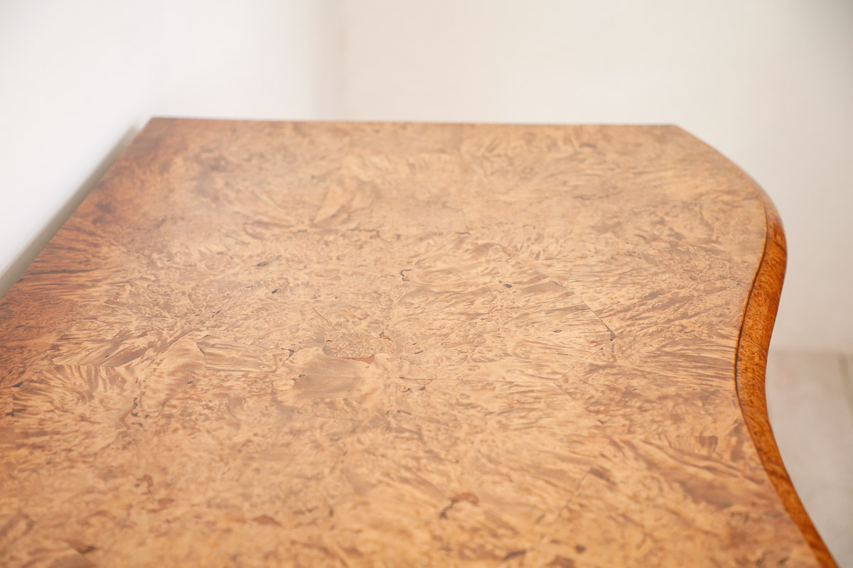 Small commode in birch brier-root, early 18th century - Commodes Small commode in birch brier-root, early 18th century - Commodes