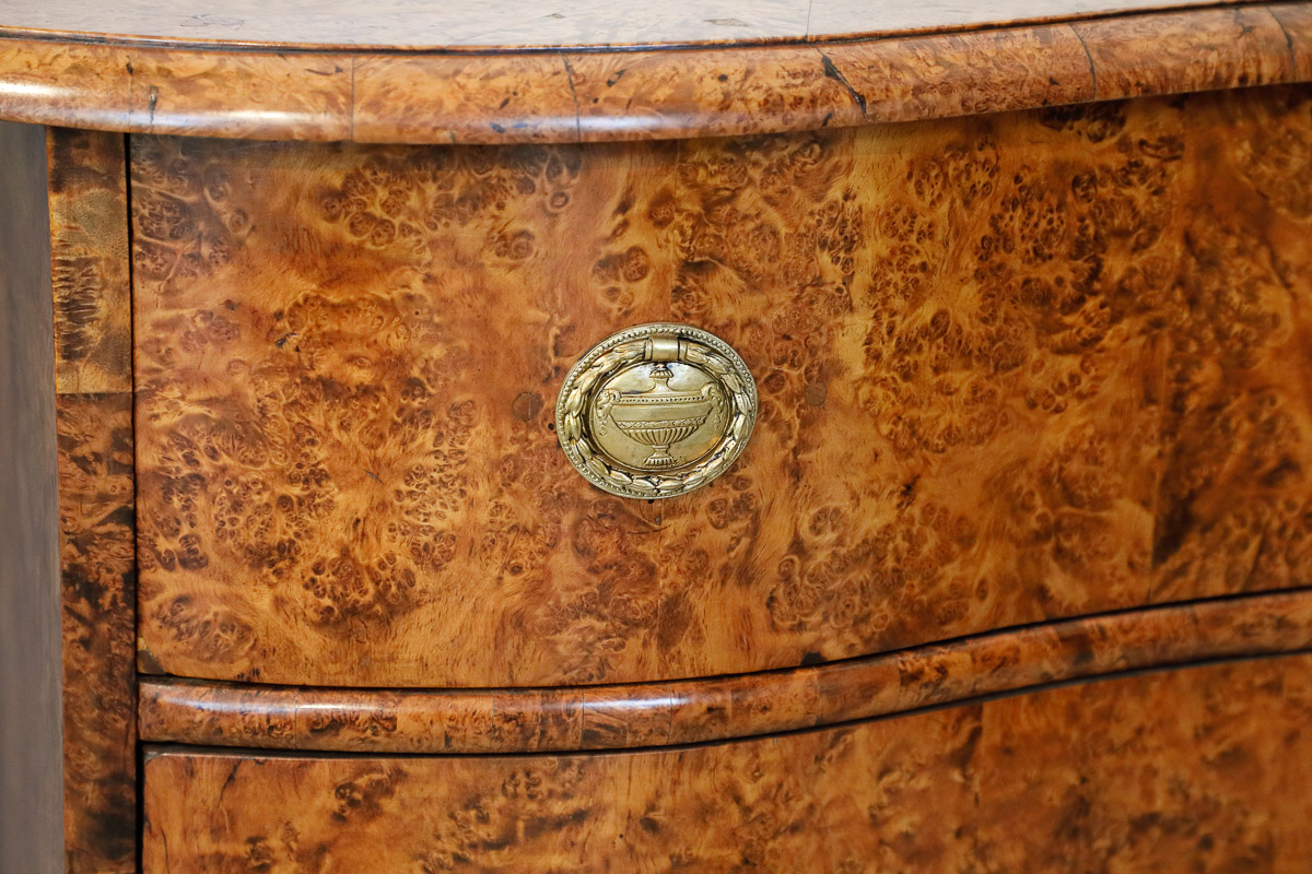 Small commode in birch brier-root, early 18th century - Commodes Small commode in birch brier-root, early 18th century - Commodes