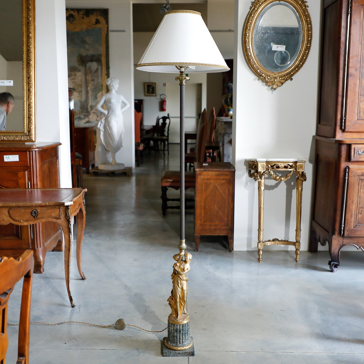 Lampada a stelo seconda metà 800 - Complementi d'arredo Lampada a stelo seconda metà 800 - Complementi d'arredo