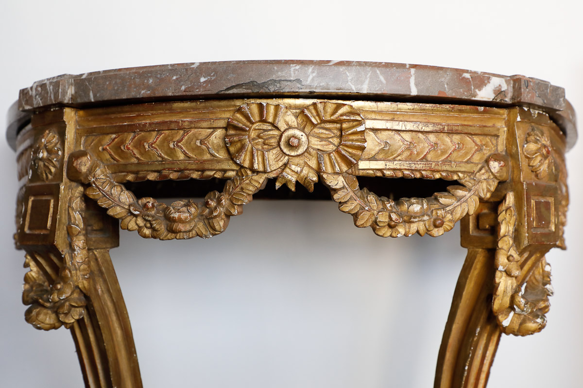 Crescent console in gilded wood - Consoles Crescent console in gilded wood - Consoles