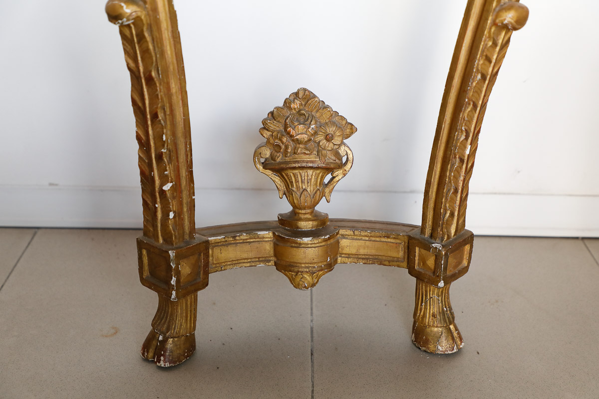 Crescent console in gilded wood - Consoles Crescent console in gilded wood - Consoles