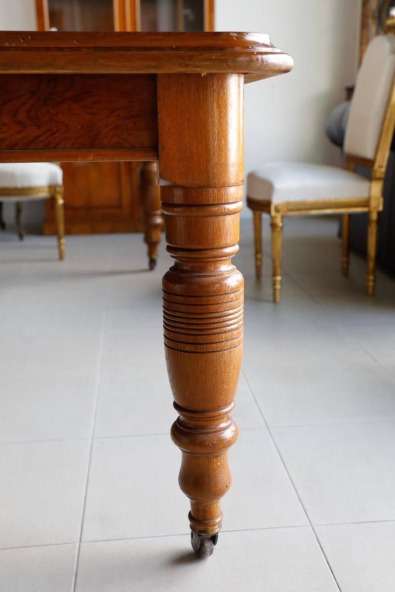 Tavolo a manovella allungabile in rovere e radica - Tavoli e Scrittoi Tavolo a manovella allungabile in rovere e radica - Tavoli e Scrittoi