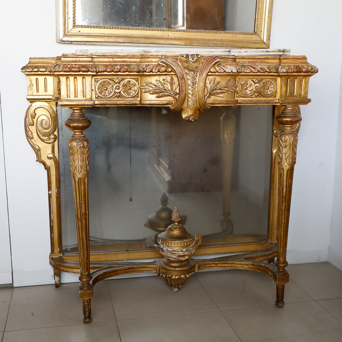 Shaped gilded console with planter, France, Louis XVI - Consoles Shaped gilded console with planter, France, Louis XVI - Consoles