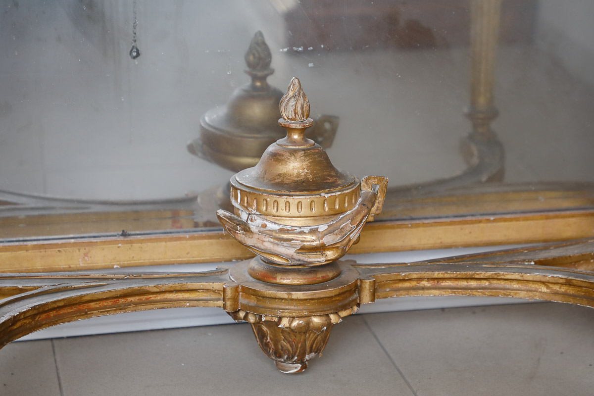 Shaped gilded console with planter, France, Louis XVI - Consoles Shaped gilded console with planter, France, Louis XVI - Consoles