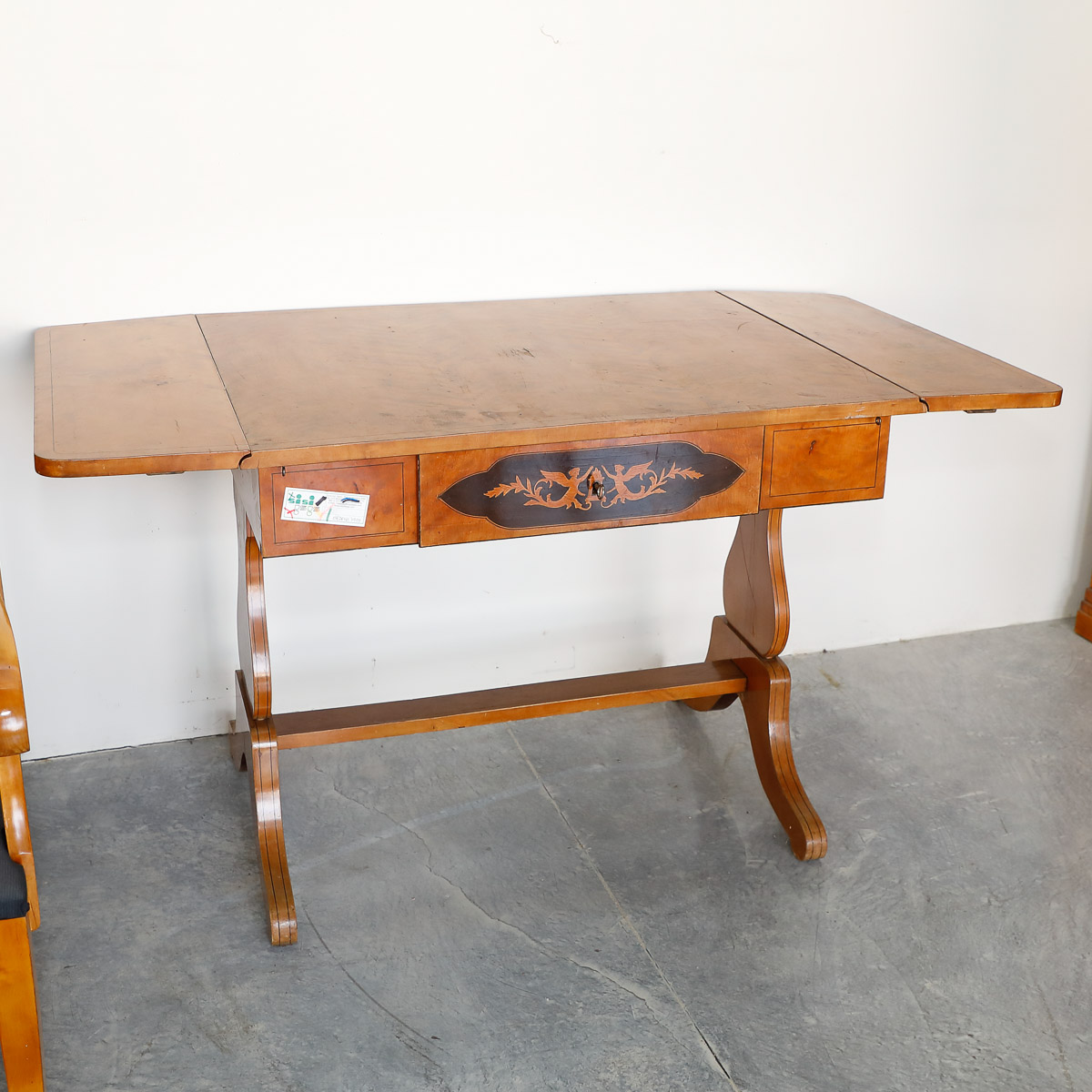 Writing desk in tiger birch, Scandinavian origin, 19th century - Tables and Desks Writing desk in tiger birch, Scandinavian origin, 19th century - Tables and Desks