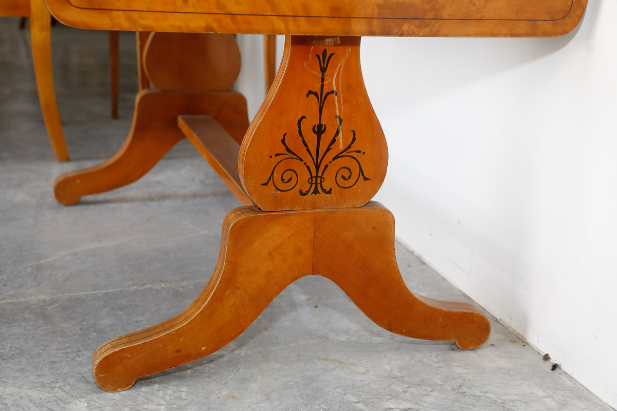 Writing desk in tiger birch, Scandinavian origin, 19th century - Tables and Desks Writing desk in tiger birch, Scandinavian origin, 19th century - Tables and Desks