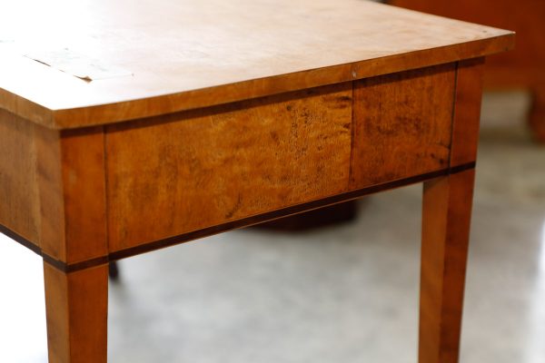 Tavolino in  betulla corallina, Paesi Scandinavi, Biedermeier - Tavoli e Scrittoi