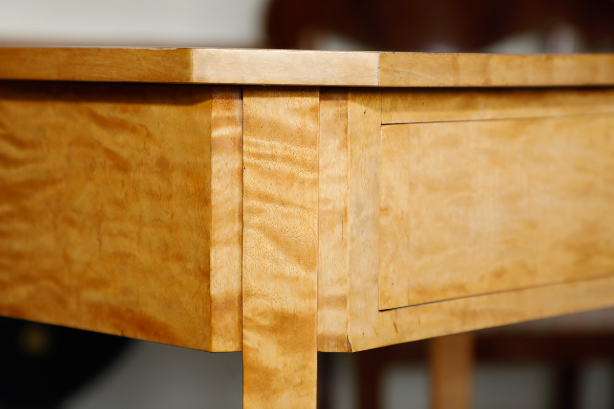 Occasional table in birch, Scandinavian origin, Biedermeier - Tables and Desks Occasional table in birch, Scandinavian origin, Biedermeier - Tables and Desks