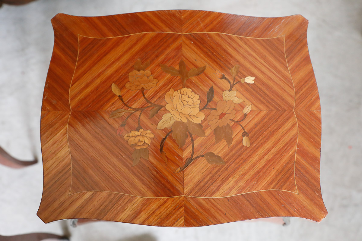 Comodini e cassetti intarsiati su bois de roses, Francia - Comodini Comodini e cassetti intarsiati su bois de roses, Francia - Comodini