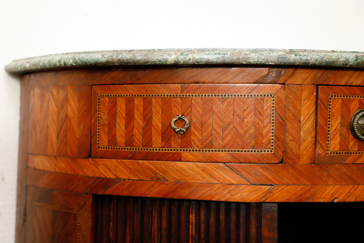 Crescent server with tapered leg, France, 19th century - Sideboards Crescent server with tapered leg, France, 19th century - Sideboards