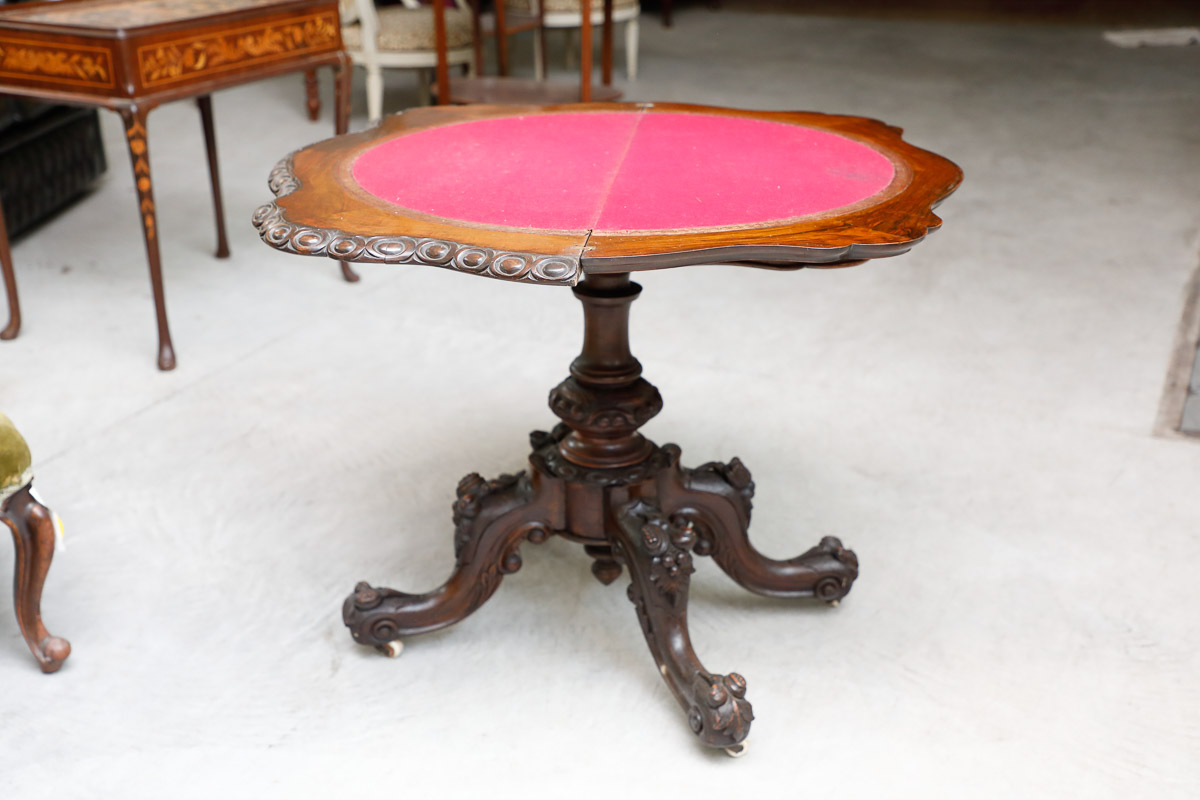 Tavolo da gioco a consolle in noce, Inghilterra 800 - Consolle, Tavoli e Scrittoi Tavolo da gioco a consolle in noce, Inghilterra 800 - Consolle, Tavoli e Scrittoi