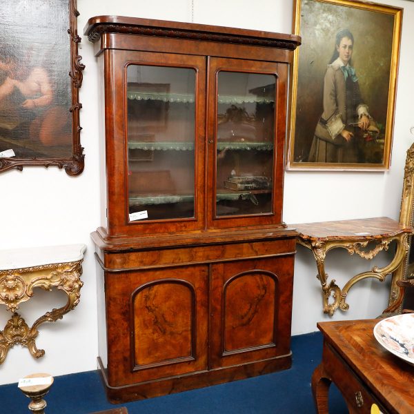 Vetrina doppio corpo in noce, Epoca Vittoriana - Vetrine
