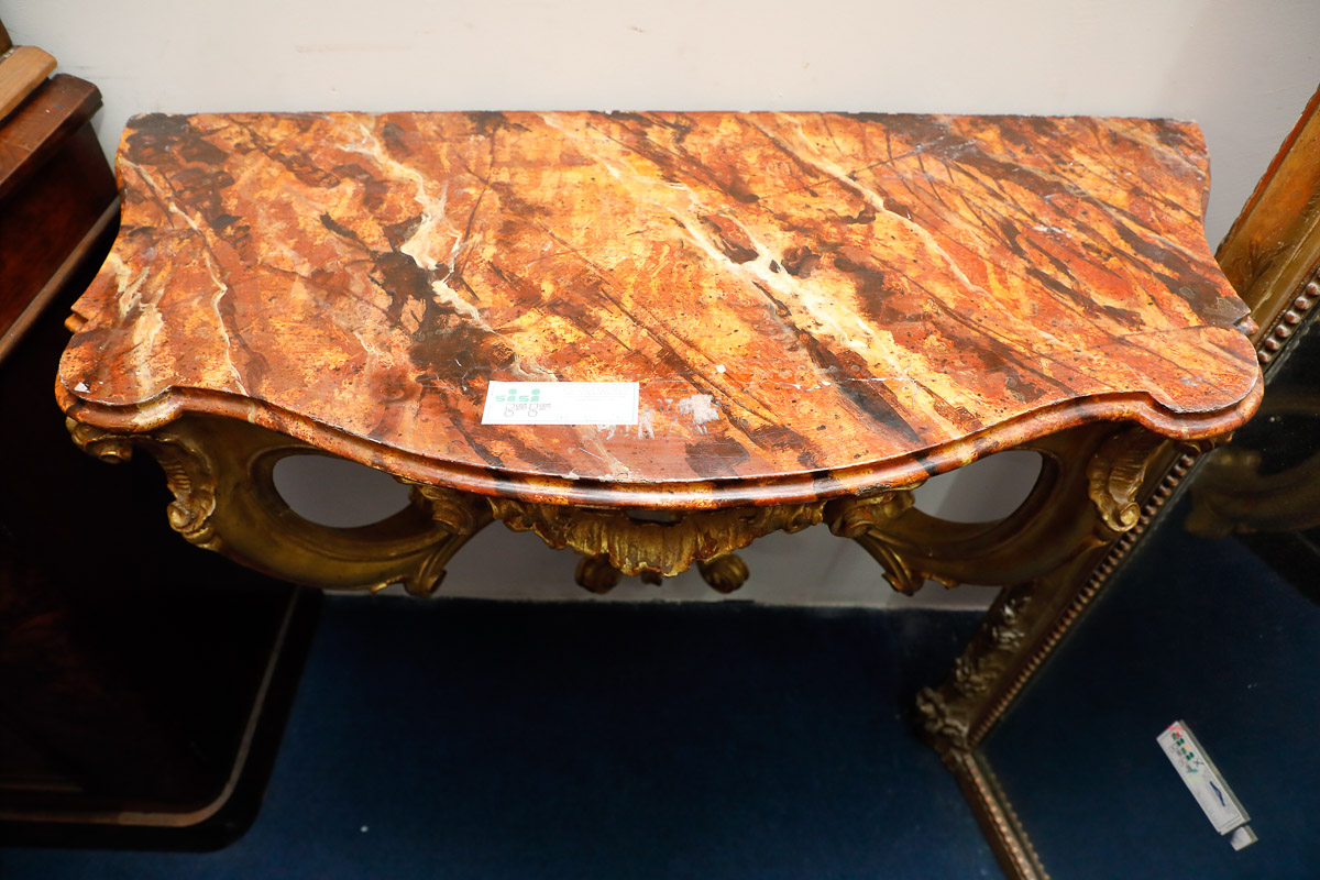 Console in carved gilded wood, French origin, 19th century - Consoles Console in carved gilded wood, French origin, 19th century - Consoles