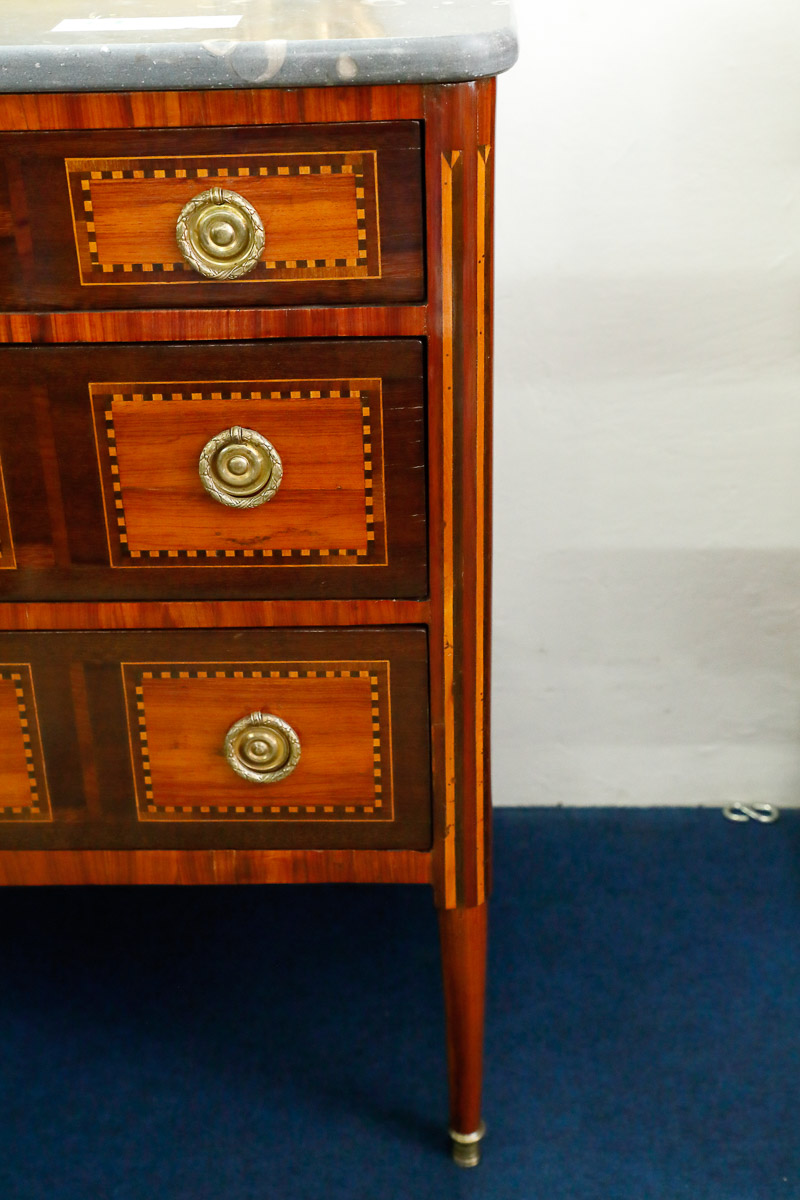 Comò in bois de roses a tre cassetti, Francia Epoca Fine 700 - Comò Comò in bois de roses a tre cassetti, Francia Epoca Fine 700 - Comò