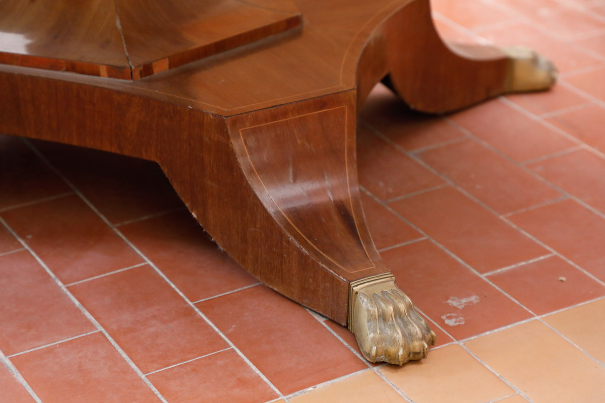Tavolo ovale in mogano con filettature in acero, Biedermeier - Tavoli e Scrittoi Tavolo ovale in mogano con filettature in acero, Biedermeier - Tavoli e Scrittoi