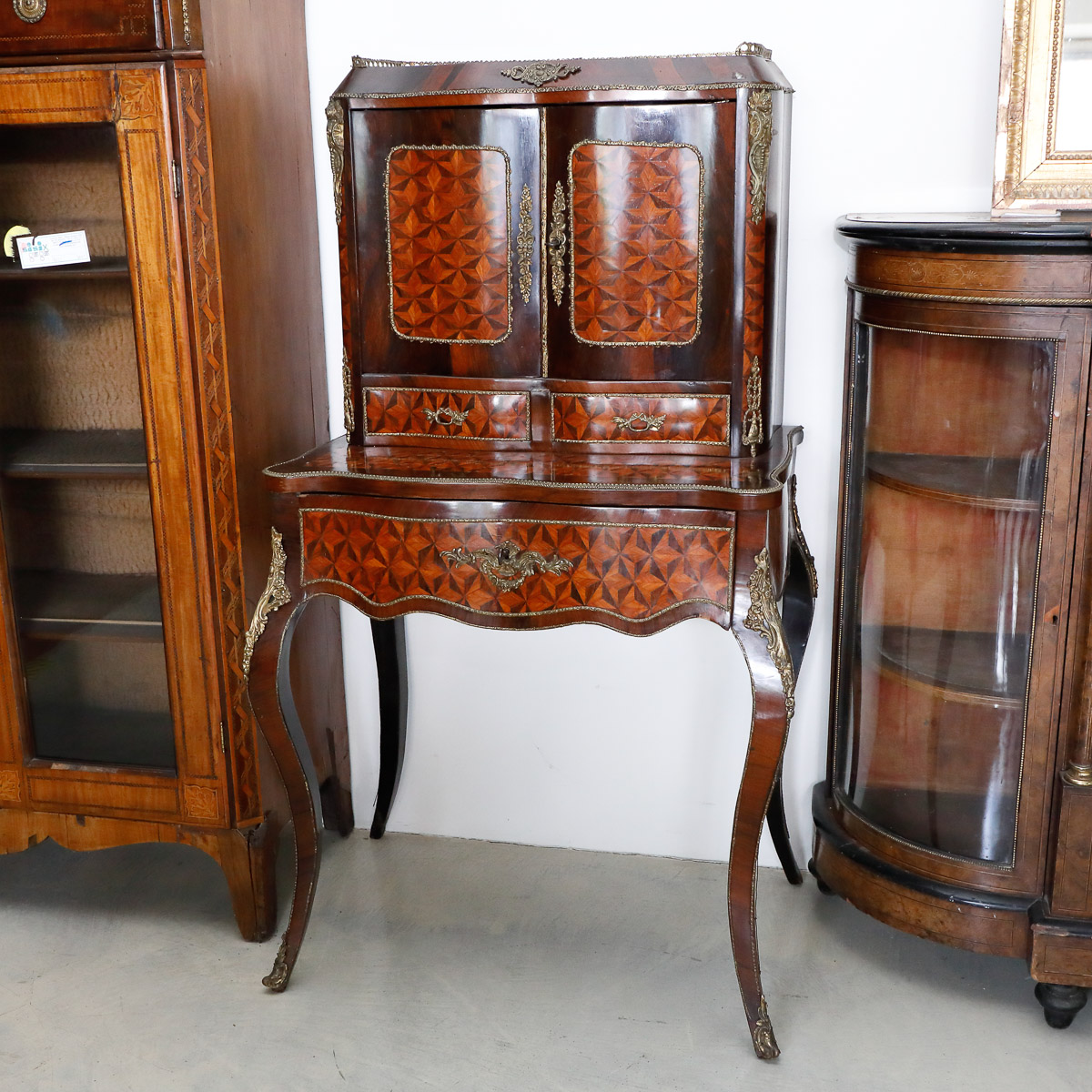 Credenza in noce con intarsi, Inghilterra Epoca Vittoriana - Credenze