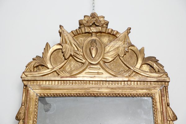 Wall mirror in gilded wood with heart on coping, 18th century - Wall Mirrors
