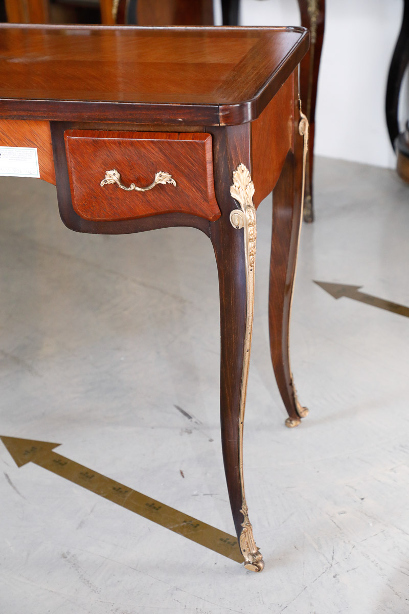 Scrittoio da centro in bois de rose, Francia Napoleone III - Tavoli e Scrittoi Scrittoio da centro in bois de rose, Francia Napoleone III - Tavoli e Scrittoi