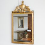 Wall mirror in gilded wood with heart on coping, 18th century - Wall Mirrors