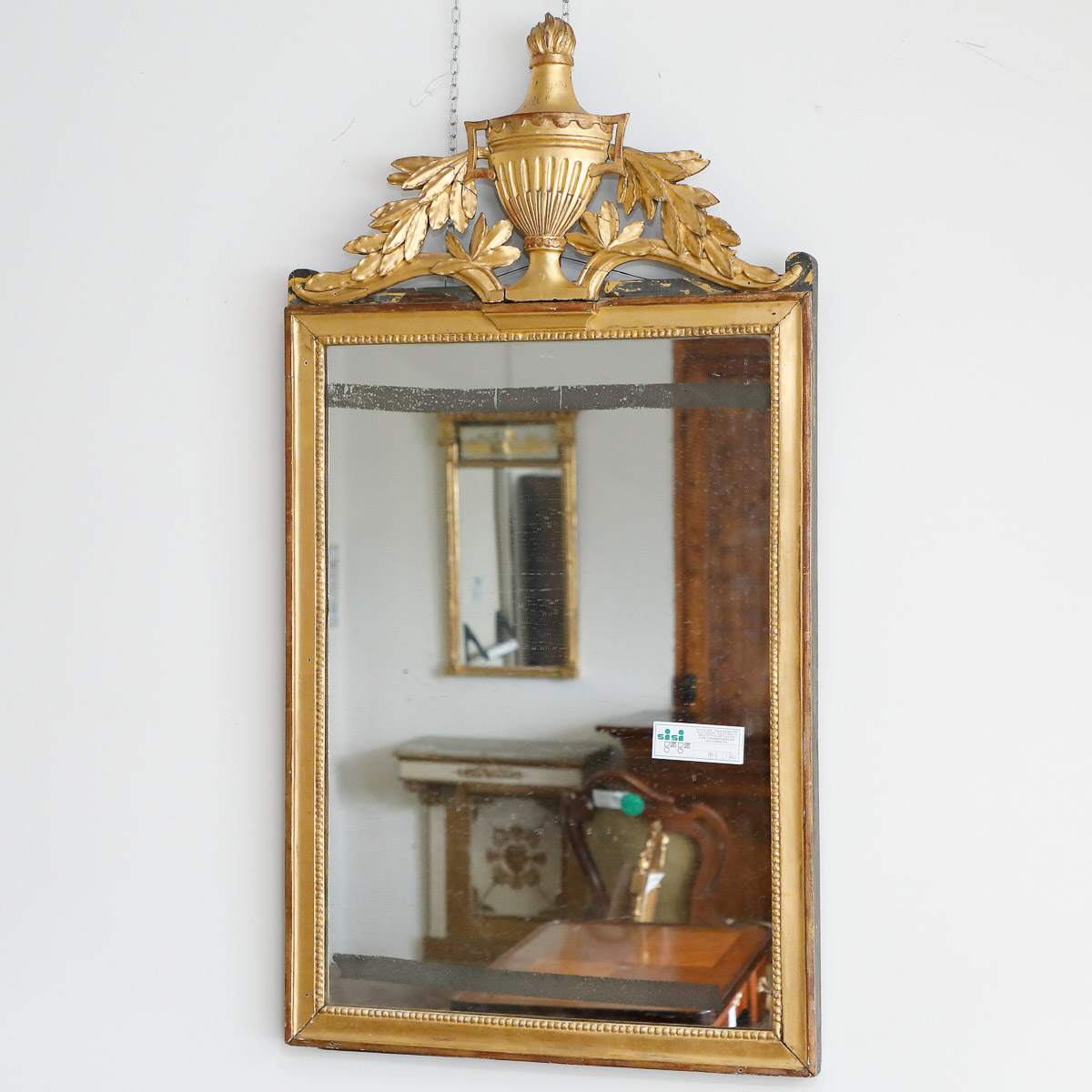 Wall mirror in gilded wood with vase on coping, France, Louis XVI - Wall Mirrors Wall mirror in gilded wood with vase on coping, France, Louis XVI - Wall Mirrors