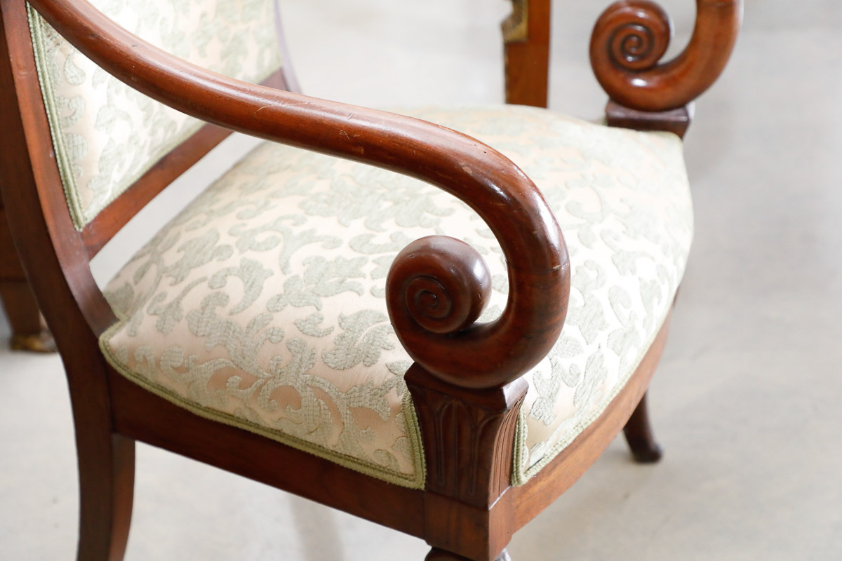 Armchair in walnut with armrests, France, Empire period - Chairs and Armchairs Armchair in walnut with armrests, France, Empire period - Chairs and Armchairs