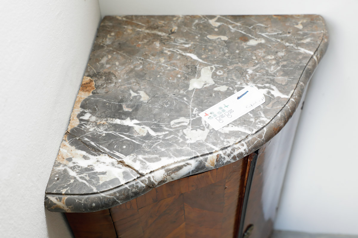 Corner cupboard in bois de rose with serpentine marble top