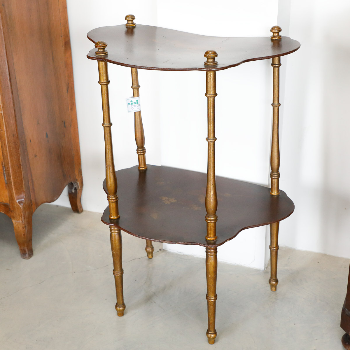 Two-level occasional table with paintings, Victorian era - Tables and Desks Two-level occasional table with paintings, Victorian era - Tables and Desks