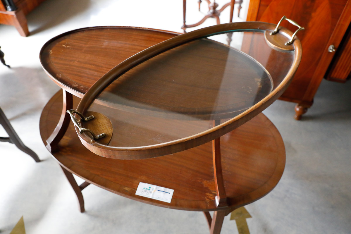 Two-level occasional table in mahogany, Victorian era - Tables and Desks Two-level occasional table in mahogany, Victorian era - Tables and Desks