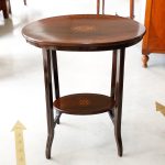 Two-level occasional table in mahogany, Victorian era - Tables and Desks Two-level occasional table in mahogany, Victorian era - Tables and Desks