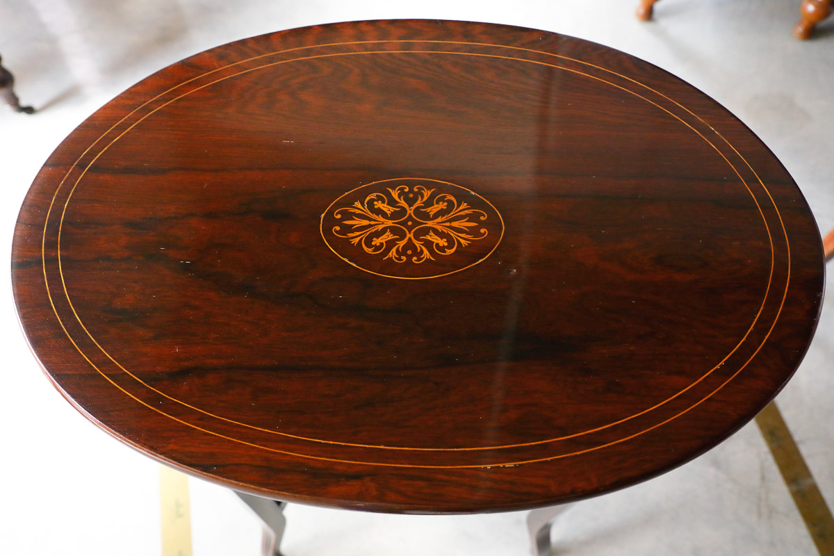 Occasional table in rosewood with inlays and threading, 19th century - Tables and Desks Occasional table in rosewood with inlays and threading, 19th century - Tables and Desks