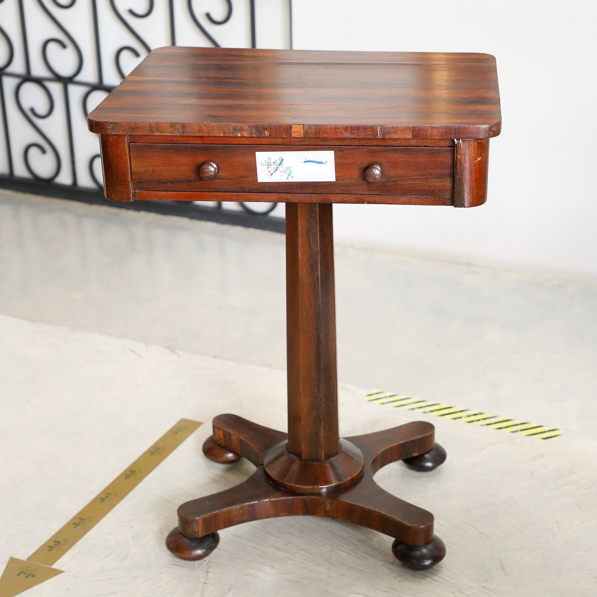 Occasional table in rosewood, Empire period - Tables and Desks Occasional table in rosewood, Empire period - Tables and Desks
