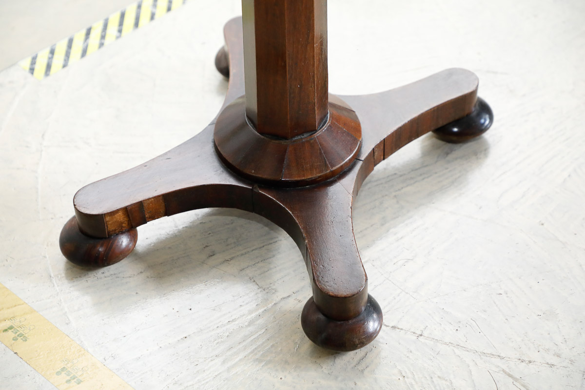 Occasional table in rosewood, Empire period - Tables and Desks Occasional table in rosewood, Empire period - Tables and Desks