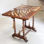 Occasional table in walnut with beast foot, Victorian era - Tables and Desks Occasional table in walnut with beast foot, Victorian era - Tables and Desks