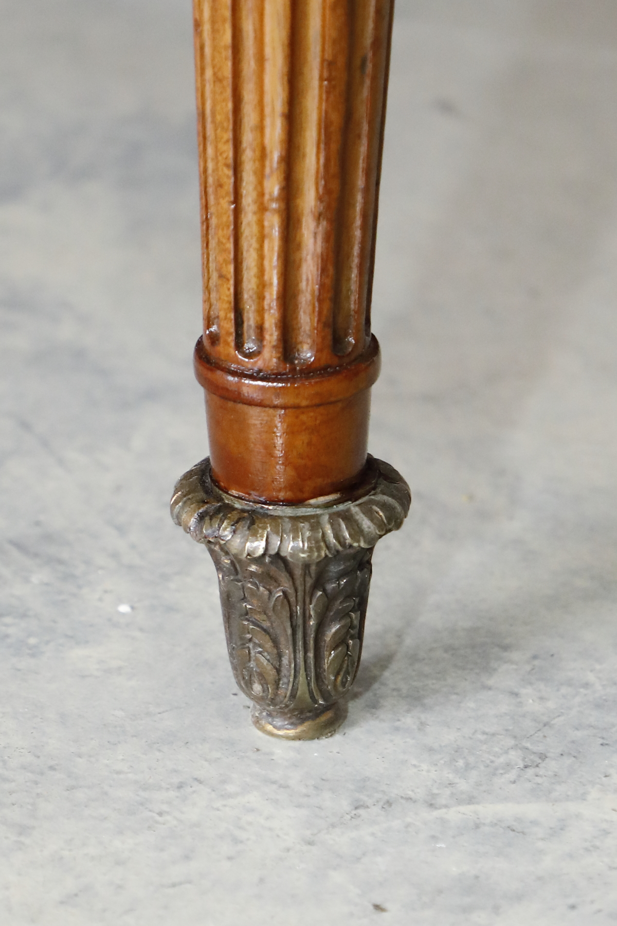 Extending table with flamed top, Napoleon III - Tables and Desks Extending table with flamed top, Napoleon III - Tables and Desks