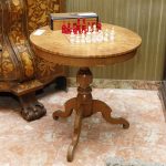 Table in walnut brier-root with inlays, Victorian era - Tables and Desks Table in walnut brier-root with inlays, Victorian era - Tables and Desks