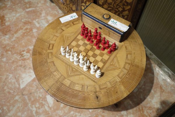 Tavolino Sorrentino a scacchiera, 800 - Tavoli e Scrittoi