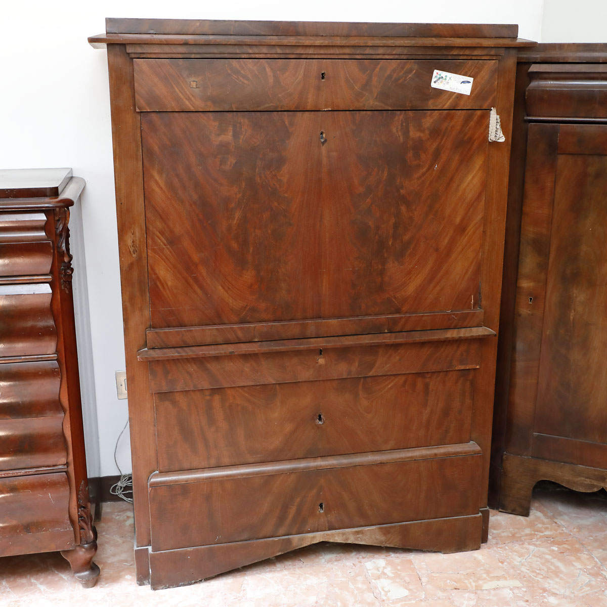 Secretaire in noce con intarsi, Francia Luigi XVI - Secretaire e Ribalte Secretaire in noce con intarsi, Francia Luigi XVI - Secretaire e Ribalte