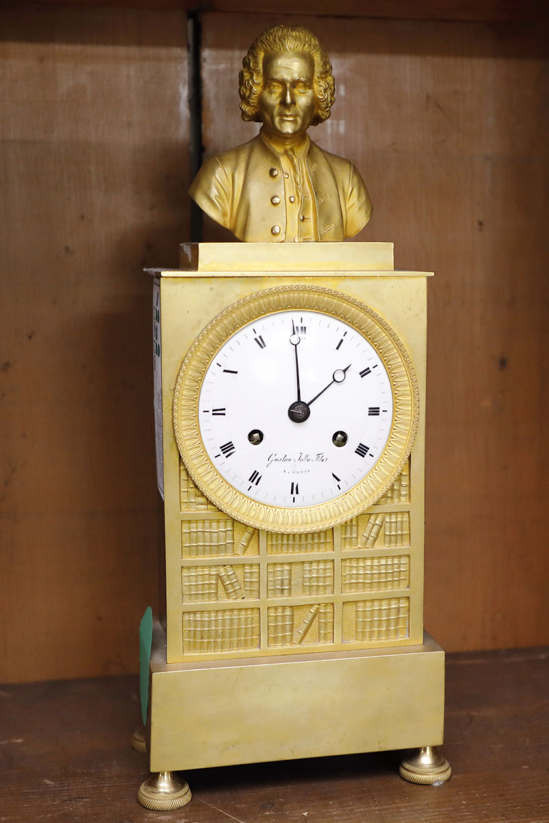 Clock in gilded bronze, France, 19th century - Furniture accessories Clock in gilded bronze, France, 19th century - Furniture accessories