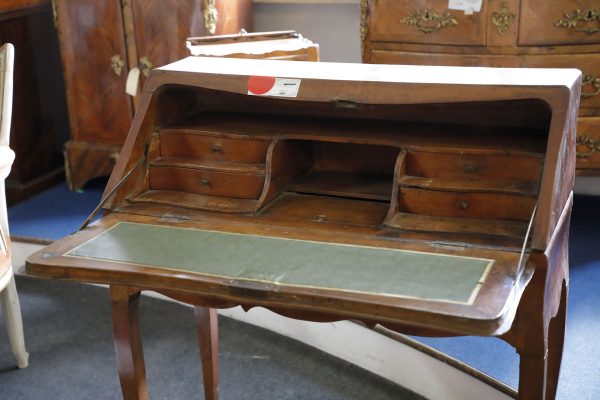 Flap chest with inlays and small drawers, France, Louis XV - Secretaires and Flap Chests