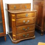 Small veneered commode, France, Louis XIV - Commodes Small veneered commode, France, Louis XIV - Commodes