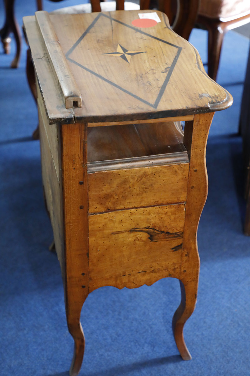 Bedside table in walnut with drawers, France, 18th century - Bedside tables Bedside table in walnut with drawers, France, 18th century - Bedside tables
