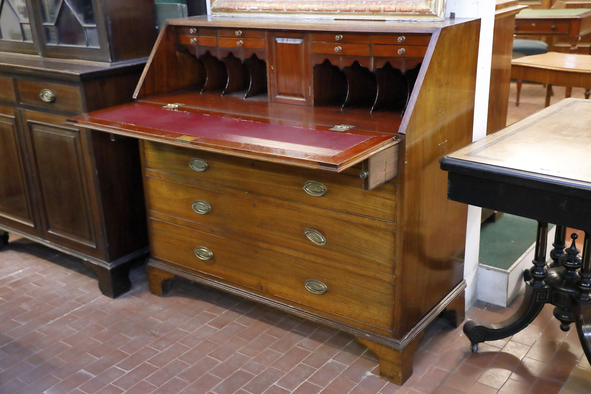 Flap chest in mahogany, England, Victorian era - Secretaires and Flap Chests Flap chest in mahogany, England, Victorian era - Secretaires and Flap Chests