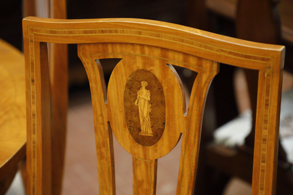 Table with 6 chairs in satinwood, France, 20th century - Chairs and Armchairs, Tables and Desks Table with 6 chairs in satinwood, France, 20th century - Chairs and Armchairs, Tables and Desks