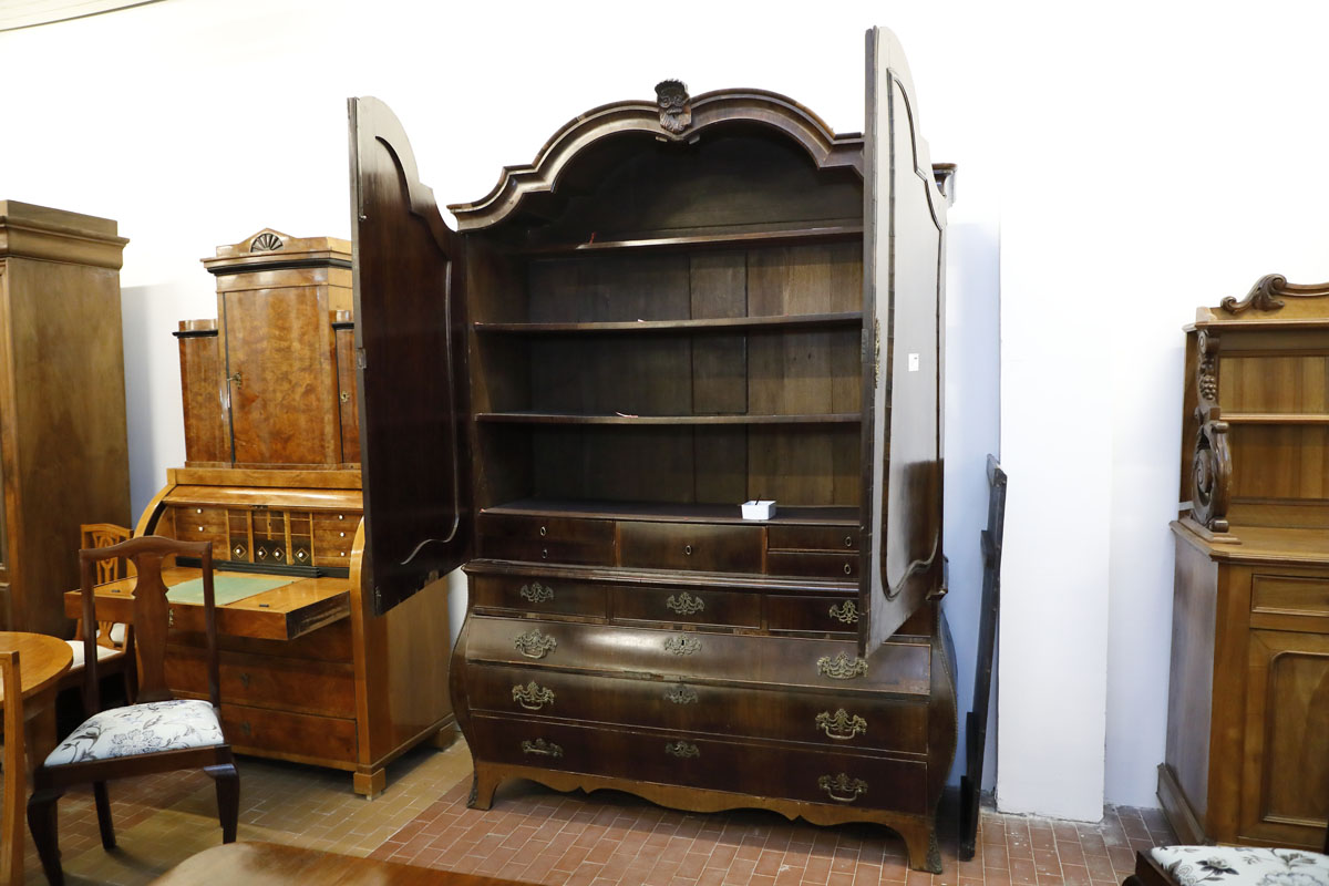 Double body veneered unit, Holland, 19th century - Secretaires and Flap Chests, Tables and Desks Double body veneered unit, Holland, 19th century - Secretaires and Flap Chests, Tables and Desks