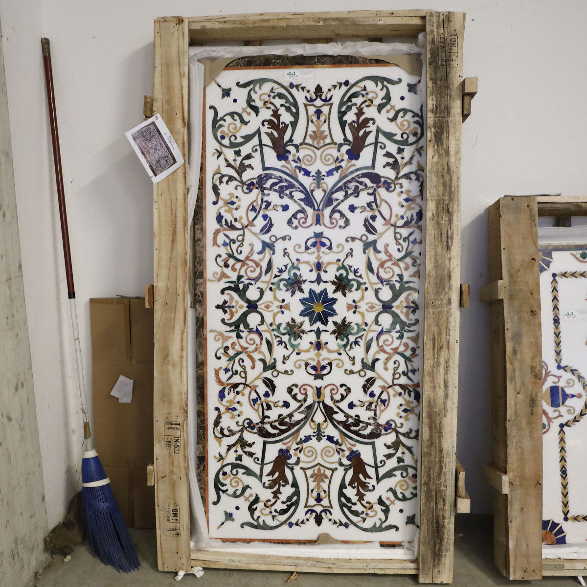 Marble top with white base with inlays with stones - Furniture accessories, Tables and Desks Marble top with white base with inlays with stones - Furniture accessories, Tables and Desks