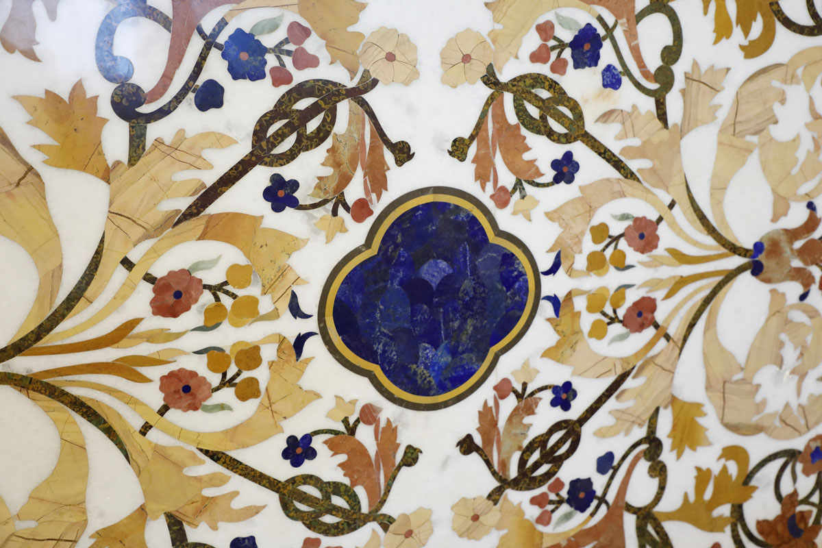 Marble top on white base, square - Furniture accessories, Tables and Desks Marble top on white base, square - Furniture accessories, Tables and Desks