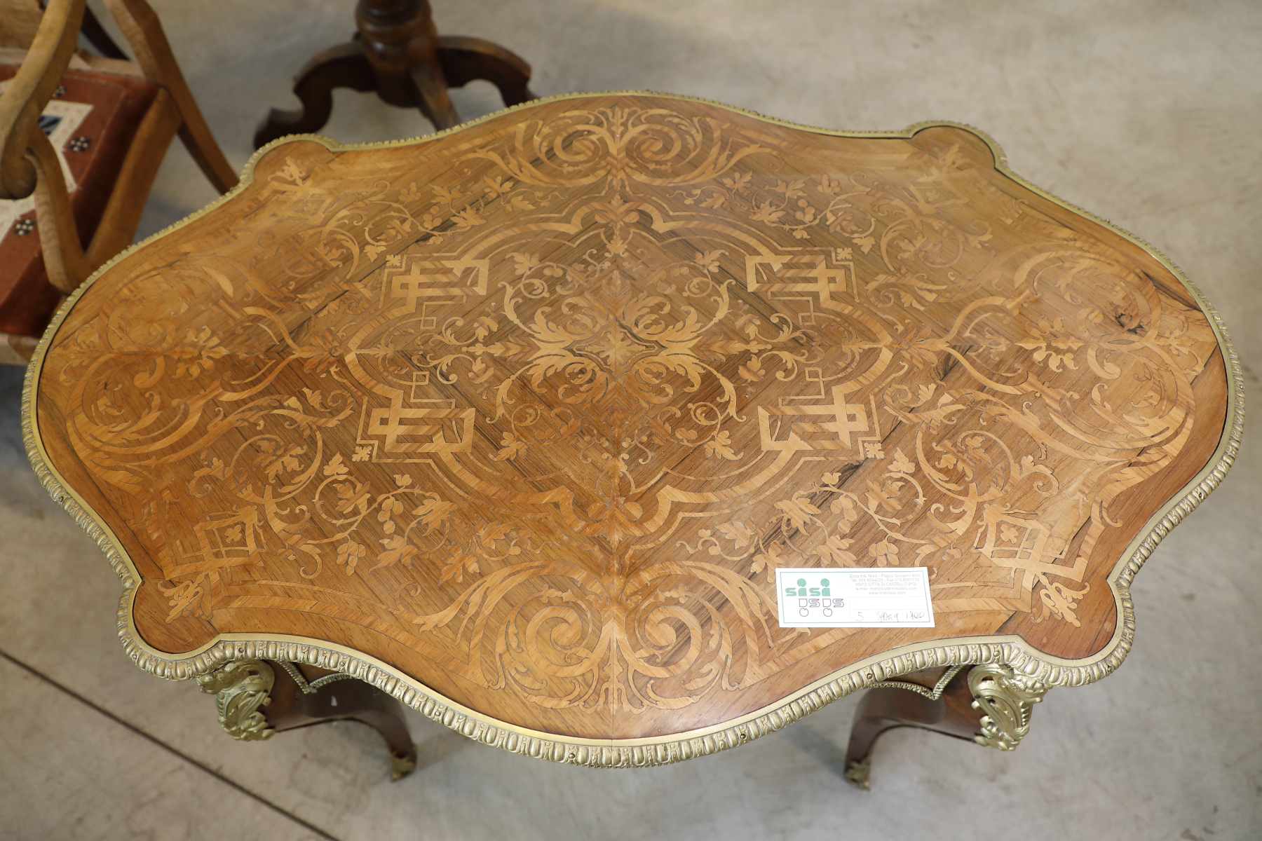 Tavolino in bois de roses intarsiato - Tavoli e Scrittoi Tavolino in bois de roses intarsiato - Tavoli e Scrittoi